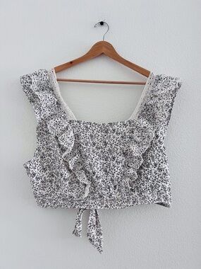 American Eagle Floral Ruffle Blouse